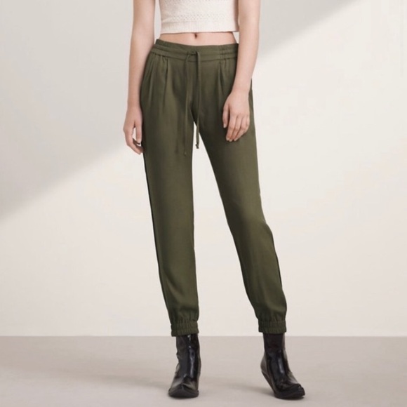Aritzia Pants - Aritzia Talula Olive Green Jogger pants Sz S